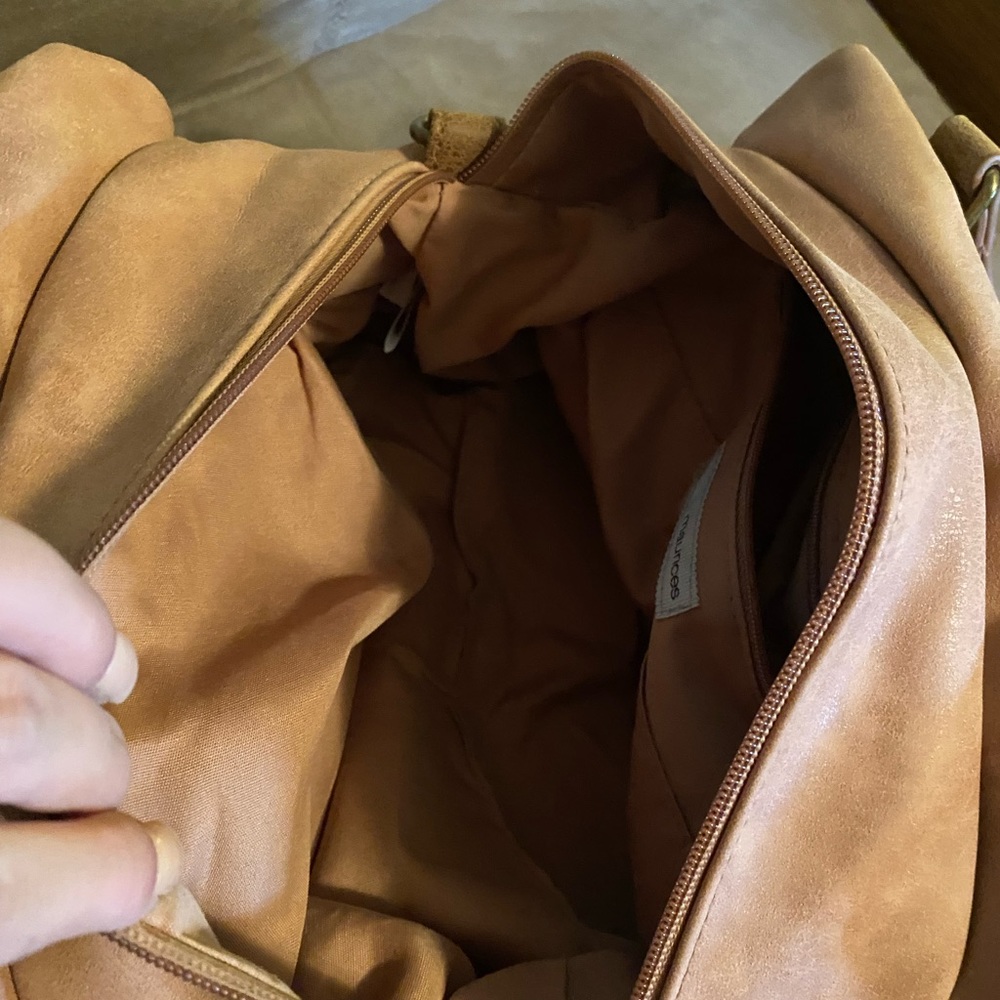 Maurices shoulder/tote handbag. - Picture 3 of 4